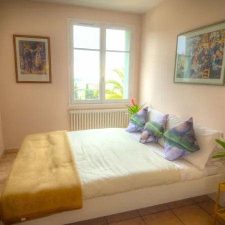 Hostel Saint Exupery Gardens *