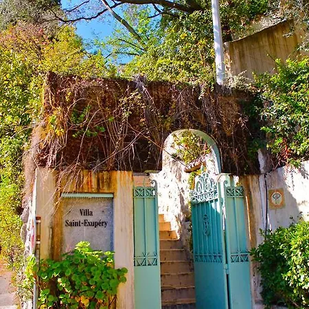 Hostel Saint Exupery Gardens *