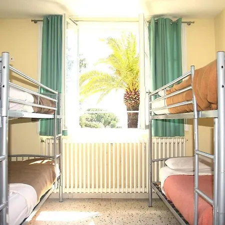 Hostel Saint Exupery Gardens *